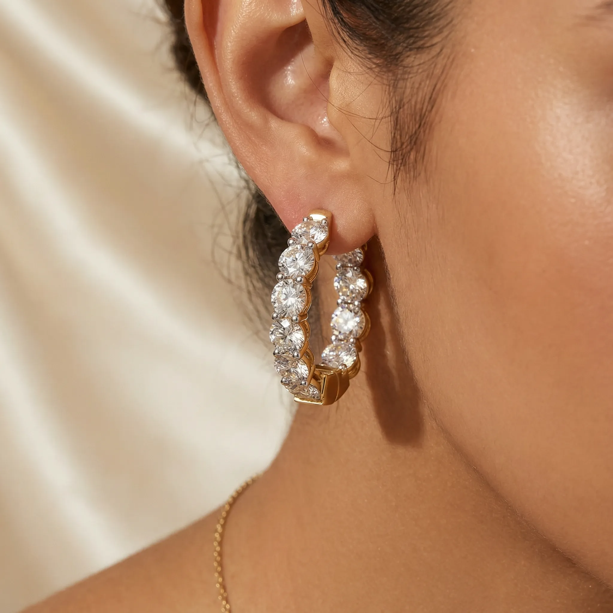 Éclat Round-Cut Hoop Earrings