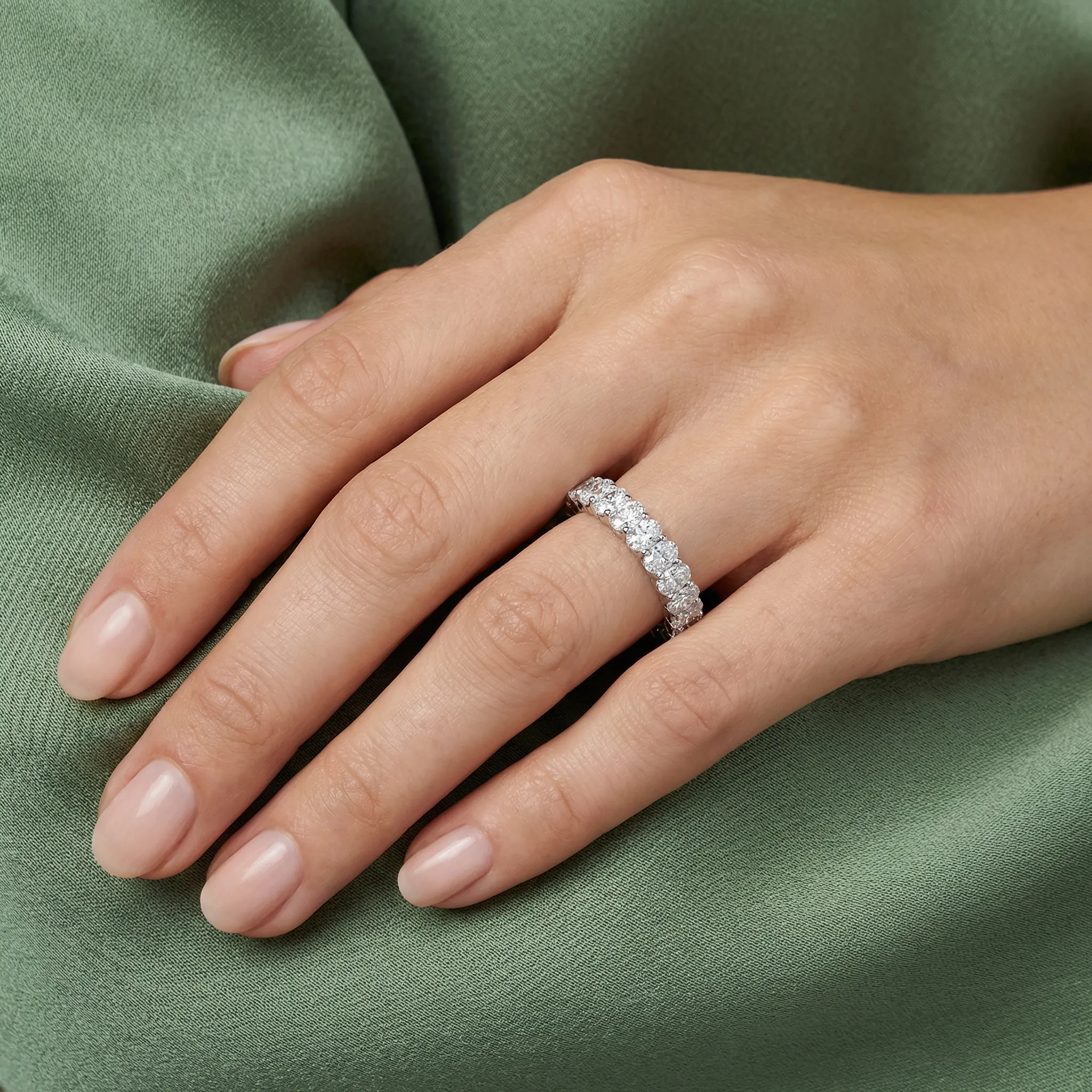 Elite Oval Ring